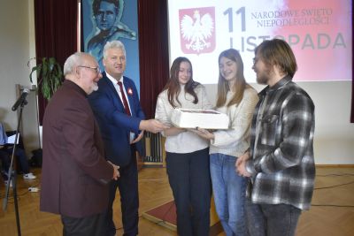 "Czy istnieje czwarta władza mediów?"