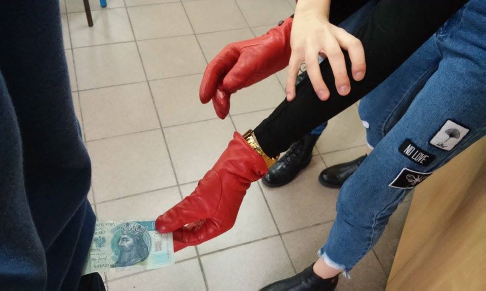 catch somebody red-handed